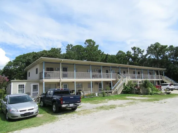 $1,000 | 204 4th Avenue North, Unit 9, North Myrtle Beach, SC 29582