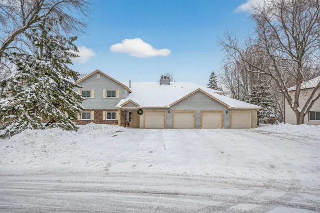 $210,000 | 4339 Buckingham Court, Unit 1106, Vadnais Heights, MN 55127