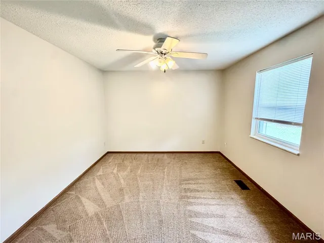 $1,325 | 123 Twin Oaks Drive, Belleville, IL 62221