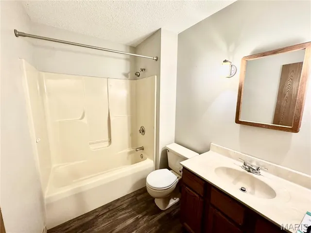 $1,325 | 123 Twin Oaks Drive, Belleville, IL 62221