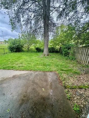 $1,325 | 123 Twin Oaks Drive, Belleville, IL 62221