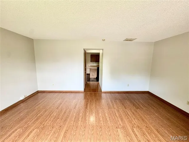 $1,325 | 123 Twin Oaks Drive, Belleville, IL 62221