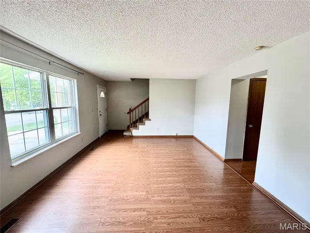 $1,325 | 123 Twin Oaks Drive, Belleville, IL 62221