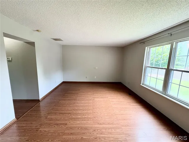 $1,325 | 123 Twin Oaks Drive, Belleville, IL 62221