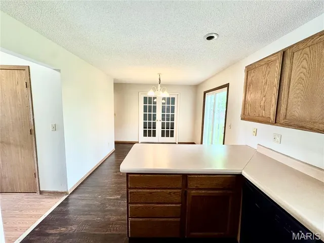 $1,325 | 123 Twin Oaks Drive, Belleville, IL 62221