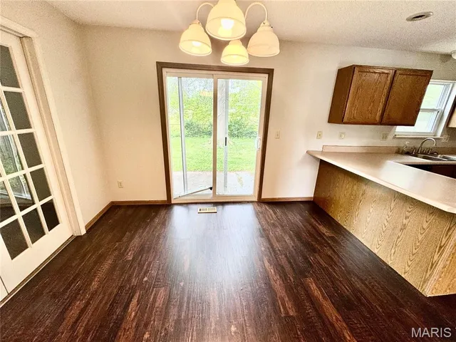 $1,325 | 123 Twin Oaks Drive, Belleville, IL 62221