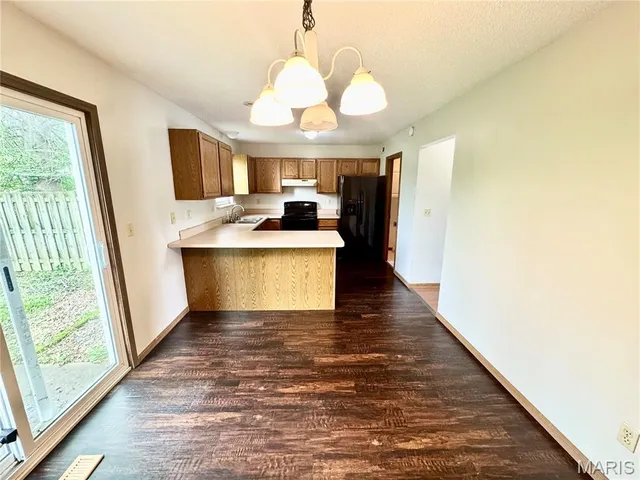 $1,325 | 123 Twin Oaks Drive, Belleville, IL 62221