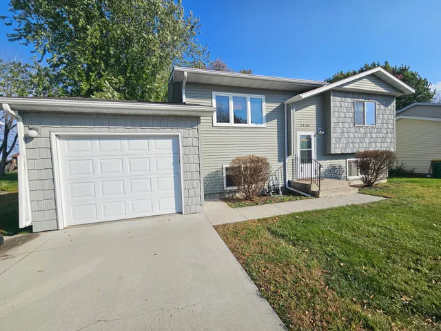 $190,000 | 1448 13th Street North, Wahpeton, ND 58075