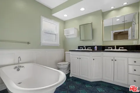 $5,700 | 7432 Westlawn Avenue, Los Angeles, CA 90045