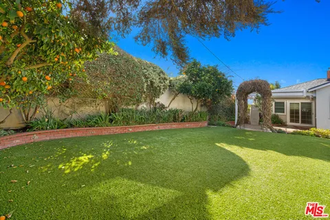 $5,700 | 7432 Westlawn Avenue, Los Angeles, CA 90045