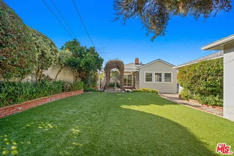 $5,700 | 7432 Westlawn Avenue, Los Angeles, CA 90045