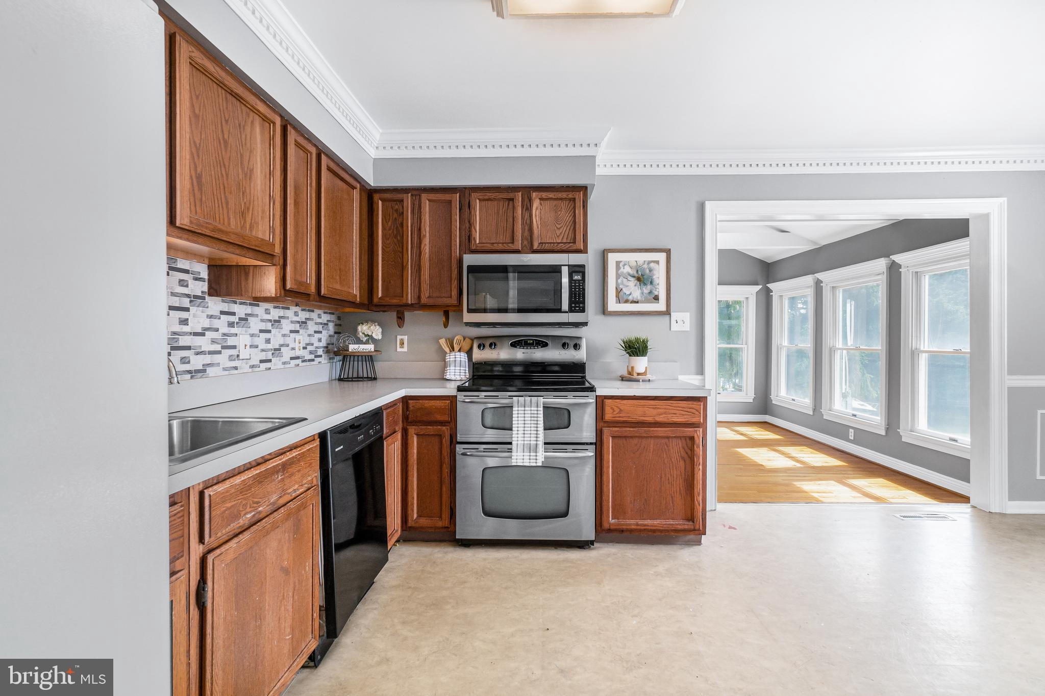 140 Sharon Street Rising Sun, MD 21911 - Photo 8 of 32 STAINLESS STEEL MICROWAVE AND RANGE