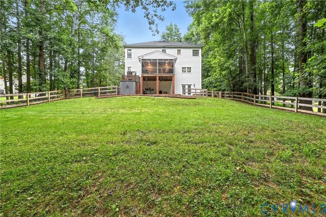 a view of a house with backyard and porch