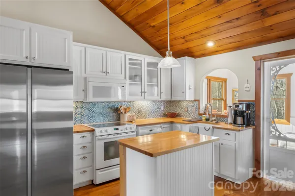 $650,000 | 525 Mossy Oak Trail, Nebo, NC 28761