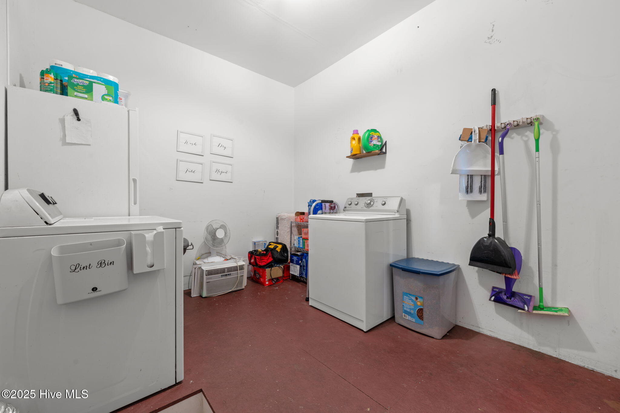 218 North Nunn Street Havelock, NC 28532 - Photo 32 of 38 Laundry Room / Mud Room
