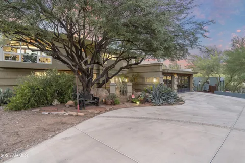 $4,000,000 | 6306 North Camelback Manor Drive, Paradise Valley, AZ 85253