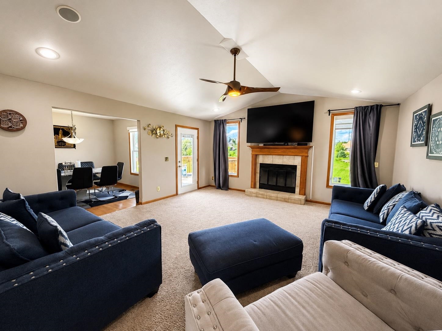 423 Cross Plains Road Rockford, IL 61107 - Photo 2 of 48