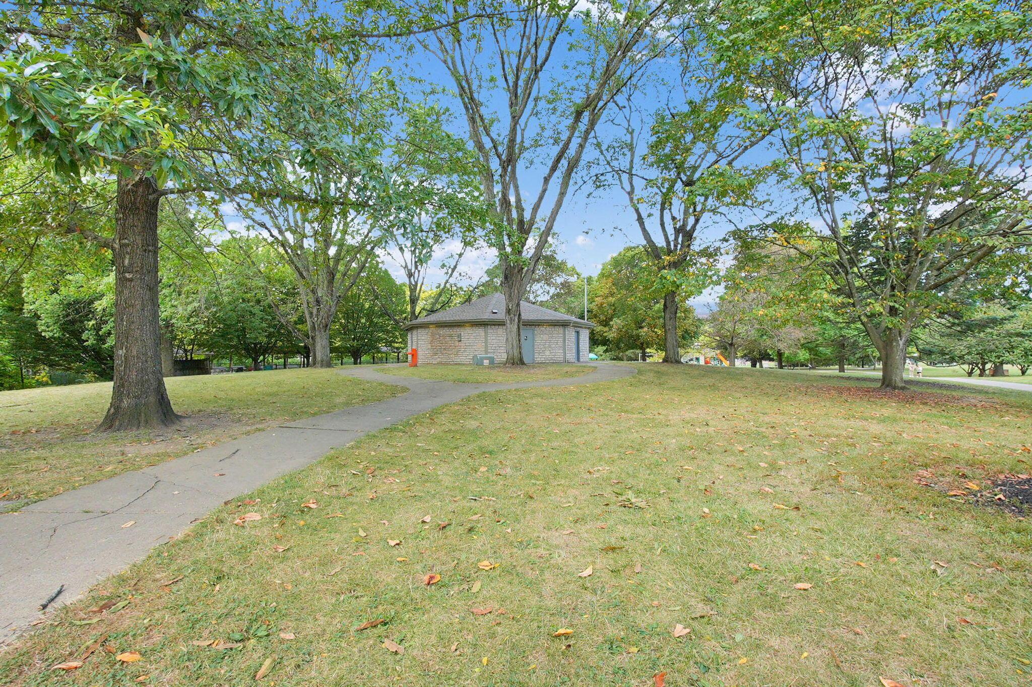 2737 Cranford Road Columbus, OH 43221 - Photo 39 of 44 2737 Cranford Realtor BethanyB park 1