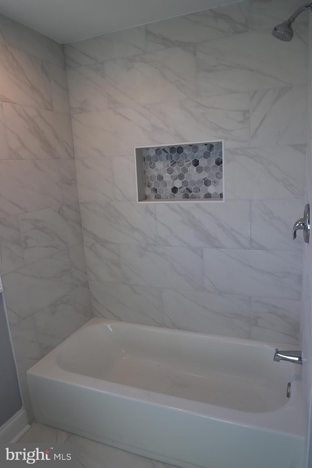 135 North Harrison Road Sterling, VA 20164 - Photo 22 of 73 BATHROOM