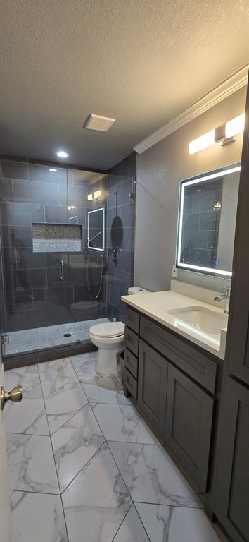 509 Royal Valley Road Grand Prairie, TX 75052 - Photo 14 of 22 a bathroom with a sink a toilet and mirror