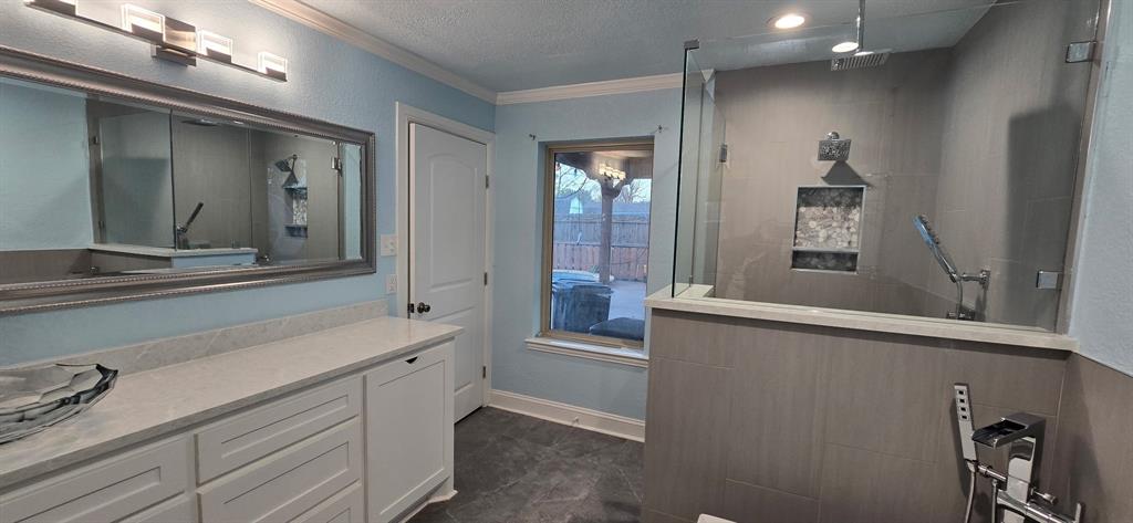 509 Royal Valley Road Grand Prairie, TX 75052 - Photo 15 of 22 a bathroom with a sink and a mirror