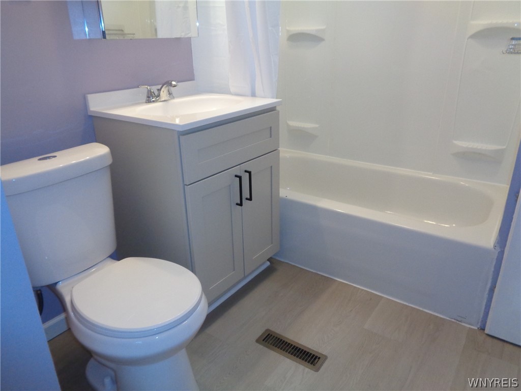 31 Riverside Avenue Buffalo, NY 14207 - Photo 16 of 46 Bathroom