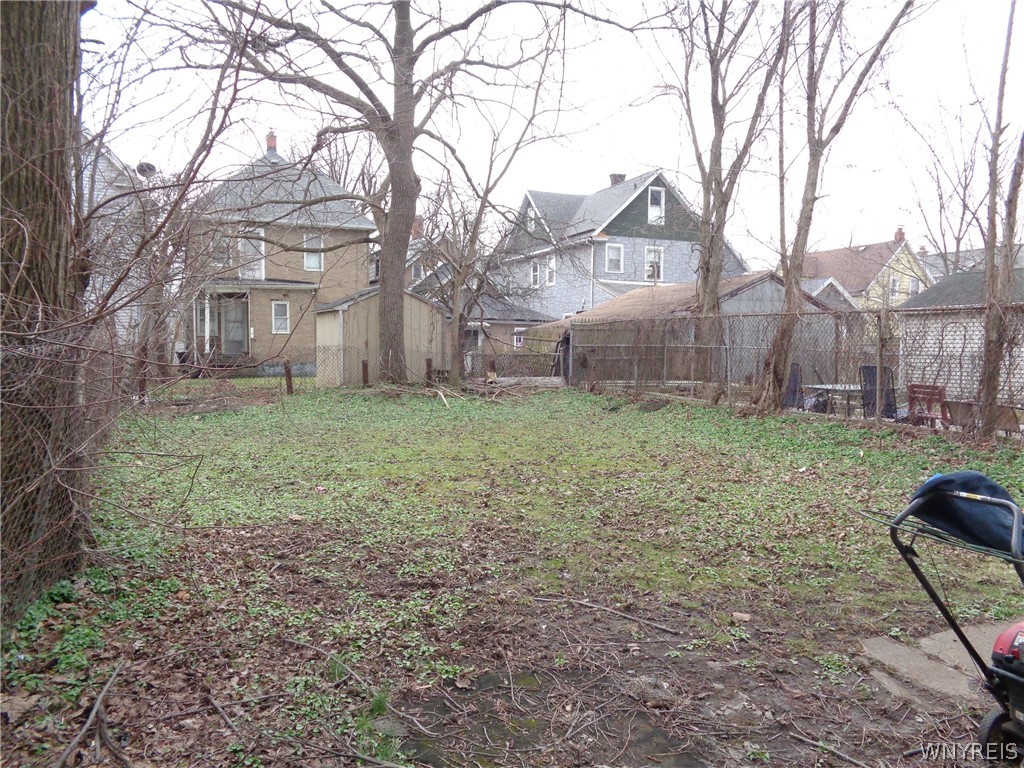 31 Riverside Avenue Buffalo, NY 14207 - Photo 6 of 46 backyard