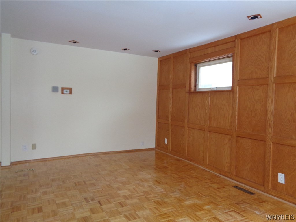 31 Riverside Avenue Buffalo, NY 14207 - Photo 8 of 46 lower living room
