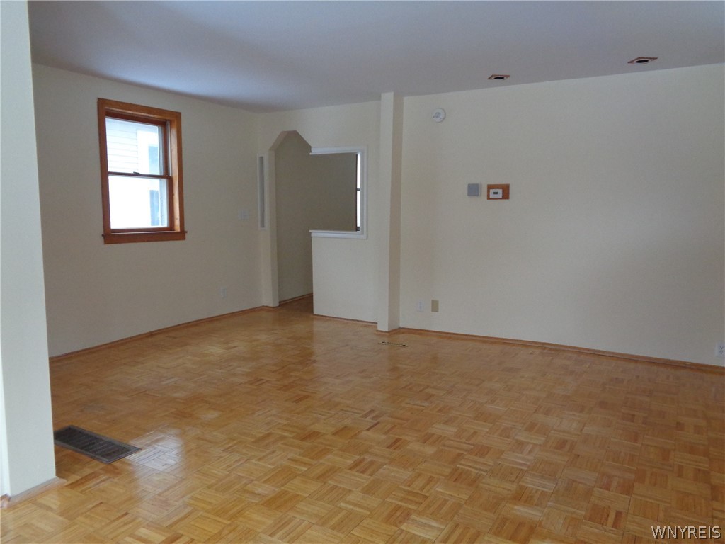 31 Riverside Avenue Buffalo, NY 14207 - Photo 9 of 46 lower living room