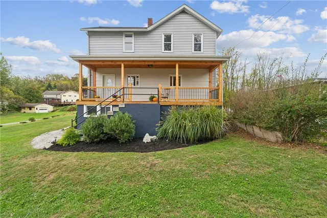 a view of a house with a backyard
