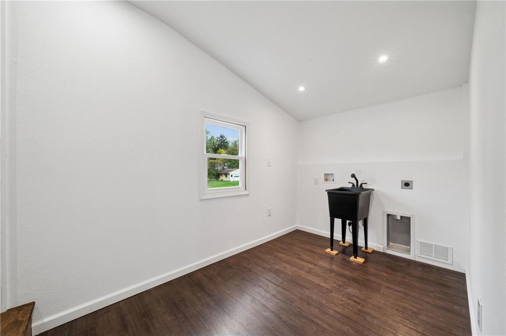 124 Oak Street Yukon, PA 15698 - Photo 18 of 35 a view of kitchen with breakfast area