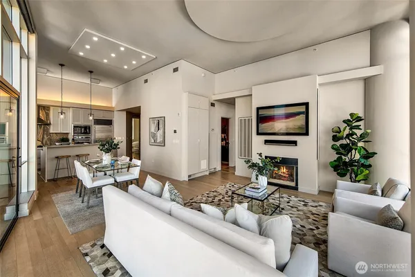 $1,798,000 | 909 5th Avenue, Unit PH3, Seattle, WA 98164
