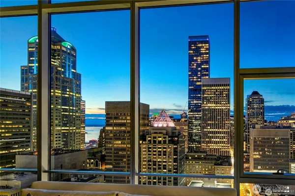 $1,798,000 | 909 5th Avenue, Unit PH3, Seattle, WA 98164