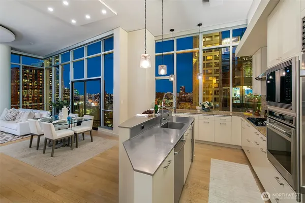 $1,798,000 | 909 5th Avenue, Unit PH3, Seattle, WA 98164