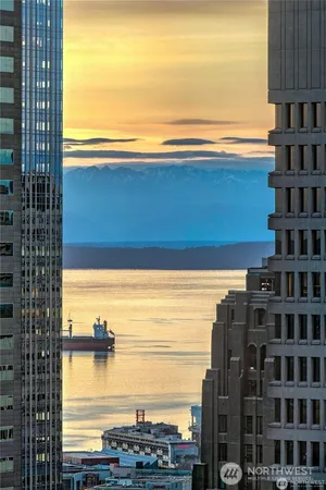 $1,798,000 | 909 5th Avenue, Unit PH3, Seattle, WA 98164