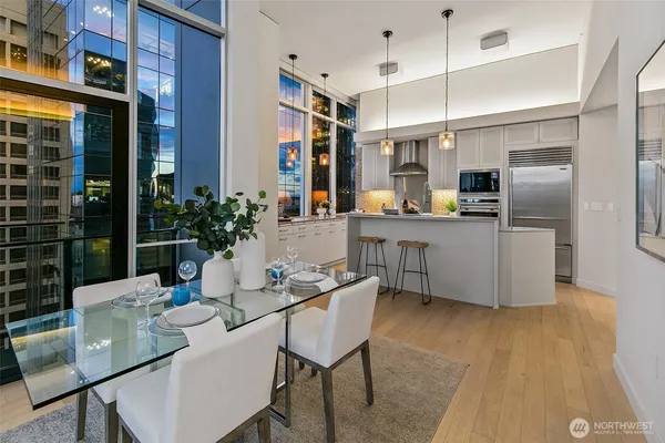 $1,798,000 | 909 5th Avenue, Unit PH3, Seattle, WA 98164