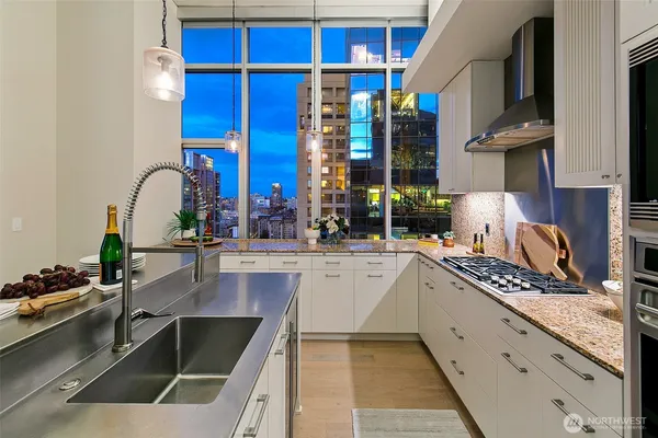 $1,798,000 | 909 5th Avenue, Unit PH3, Seattle, WA 98164