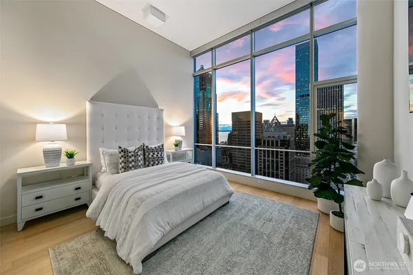 $1,798,000 | 909 5th Avenue, Unit PH3, Seattle, WA 98164
