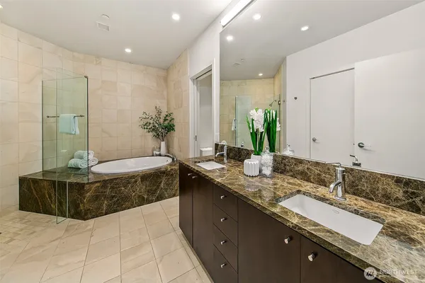 $1,798,000 | 909 5th Avenue, Unit PH3, Seattle, WA 98164