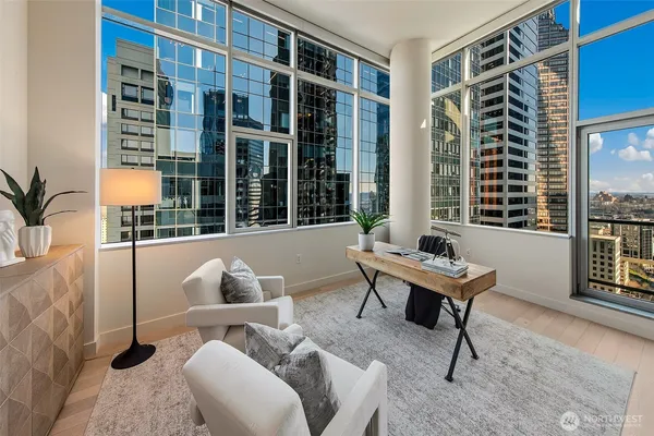 $1,798,000 | 909 5th Avenue, Unit PH3, Seattle, WA 98164