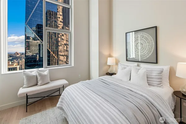$1,798,000 | 909 5th Avenue, Unit PH3, Seattle, WA 98164
