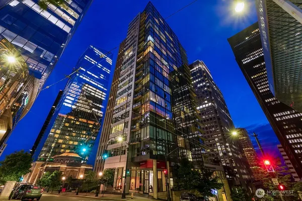 $1,798,000 | 909 5th Avenue, Unit PH3, Seattle, WA 98164