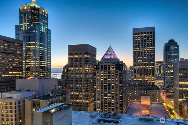 $1,798,000 | 909 5th Avenue, Unit PH3, Seattle, WA 98164
