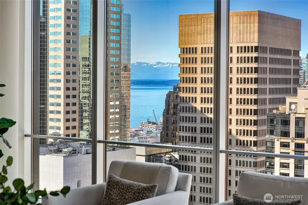 $1,798,000 | 909 5th Avenue, Unit PH3, Seattle, WA 98164