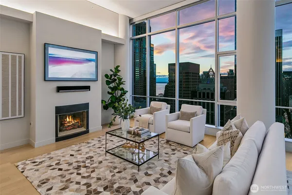 $1,798,000 | 909 5th Avenue, Unit PH3, Seattle, WA 98164
