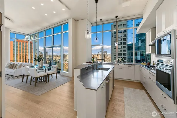 $1,798,000 | 909 5th Avenue, Unit PH3, Seattle, WA 98164