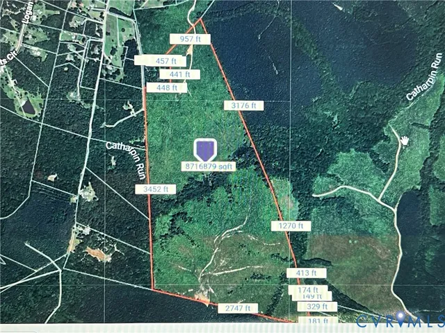 a view of yard with green space