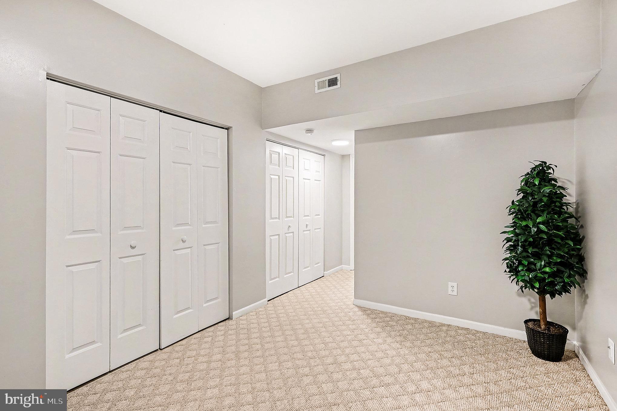 122 East Glebe Road Alexandria, VA 22305 - Photo 18 of 30 Lower levvel Flex/Den/Rec/Office