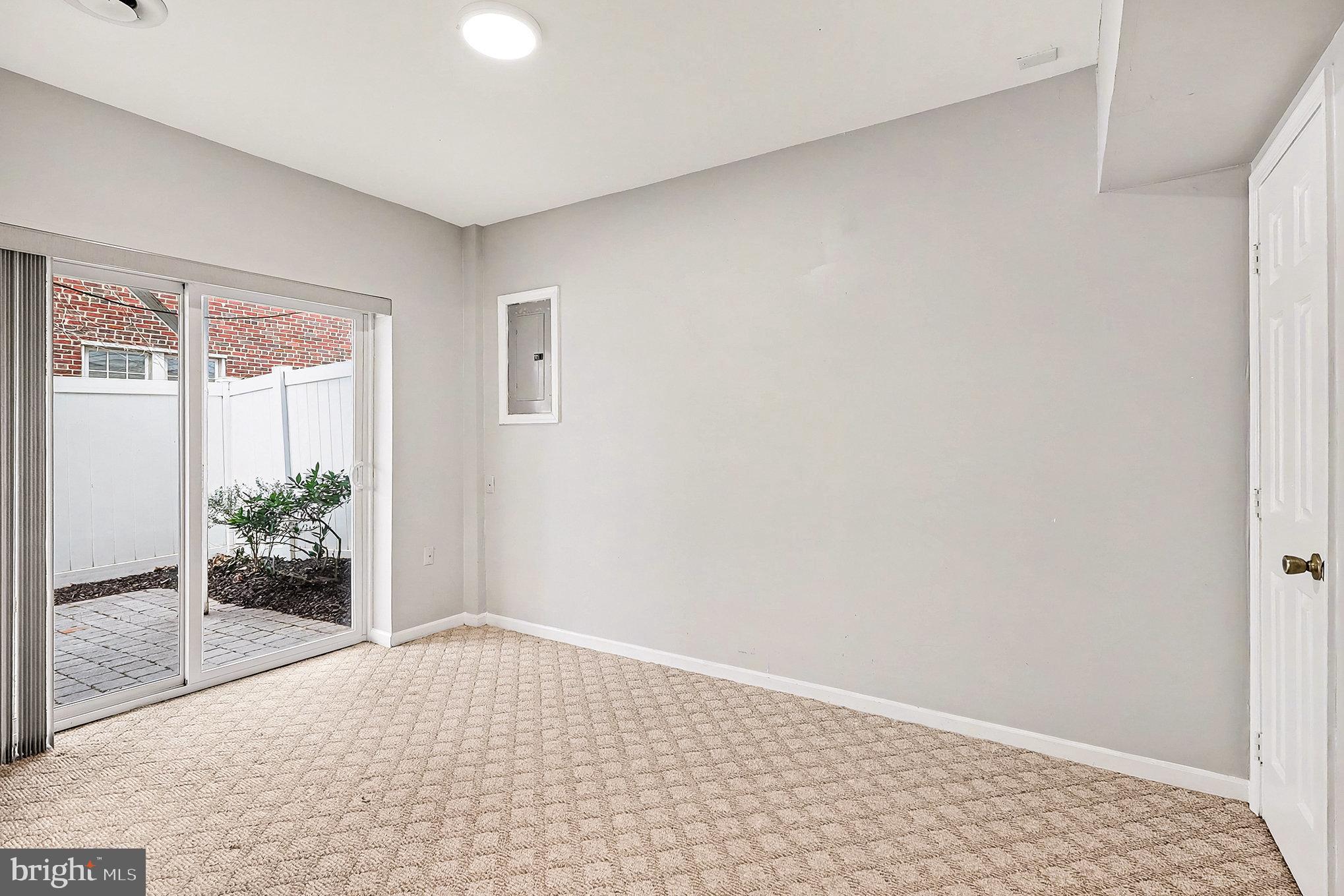 122 East Glebe Road Alexandria, VA 22305 - Photo 20 of 30 3rd Bedroom