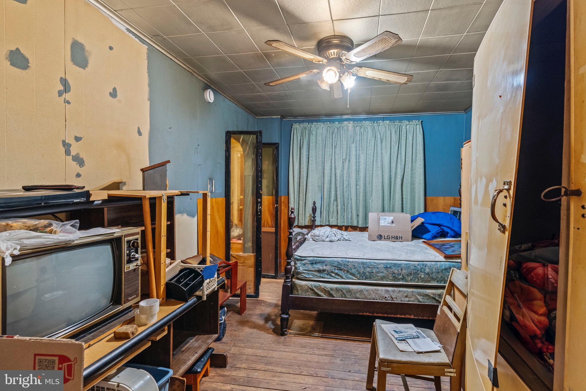 2892 North Constitution Road Camden, NJ 08104 - Photo 4 of 17 a bedroom with bed and furniture